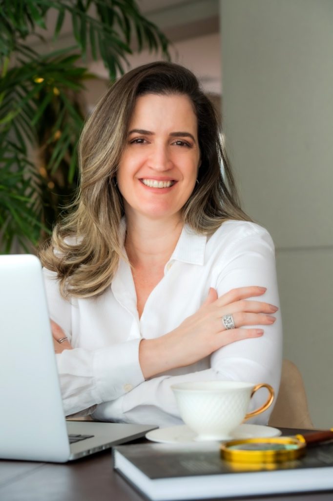 Andressa Pontes Perita em Grafoscopia e Documentoscopia